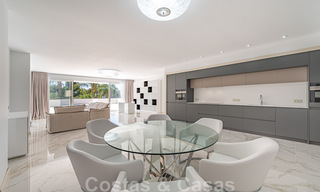 Appartement rénové à vendre, avec vue sur la mer, au centre de Puerto Banus, Marbella 42235 