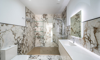 Appartement rénové à vendre, avec vue sur la mer, au centre de Puerto Banus, Marbella 42236 