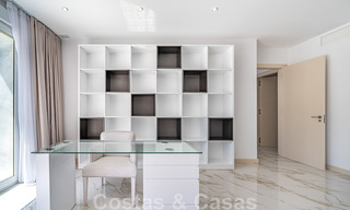 Appartement rénové à vendre, avec vue sur la mer, au centre de Puerto Banus, Marbella 42241 