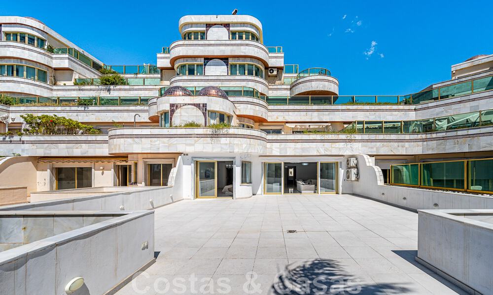 Appartement rénové à vendre, avec vue sur la mer, au centre de Puerto Banus, Marbella 42244