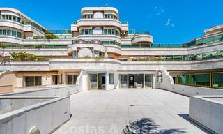 Appartement rénové à vendre, avec vue sur la mer, au centre de Puerto Banus, Marbella 42244 