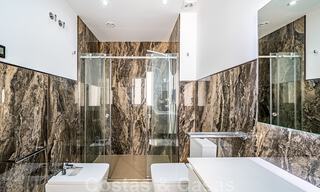 Appartement rénové à vendre, avec vue sur la mer, au centre de Puerto Banus, Marbella 42247 