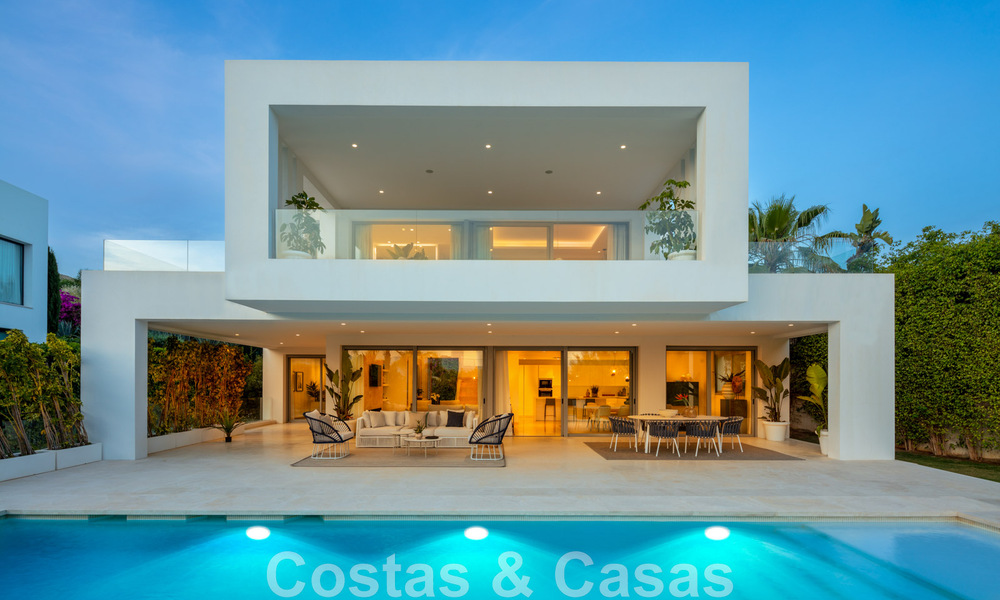 Villa de conception à vendre dans une urbanisation exclusive de Nueva Andalucia - Marbella 42137