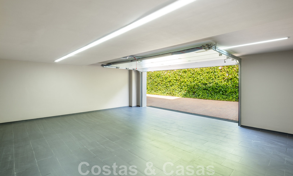 Villa de conception à vendre dans une urbanisation exclusive de Nueva Andalucia - Marbella 42147