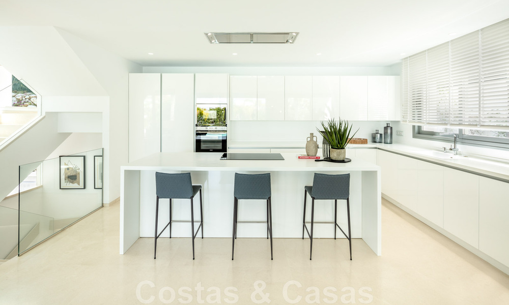 Villa de conception à vendre dans une urbanisation exclusive de Nueva Andalucia - Marbella 42156