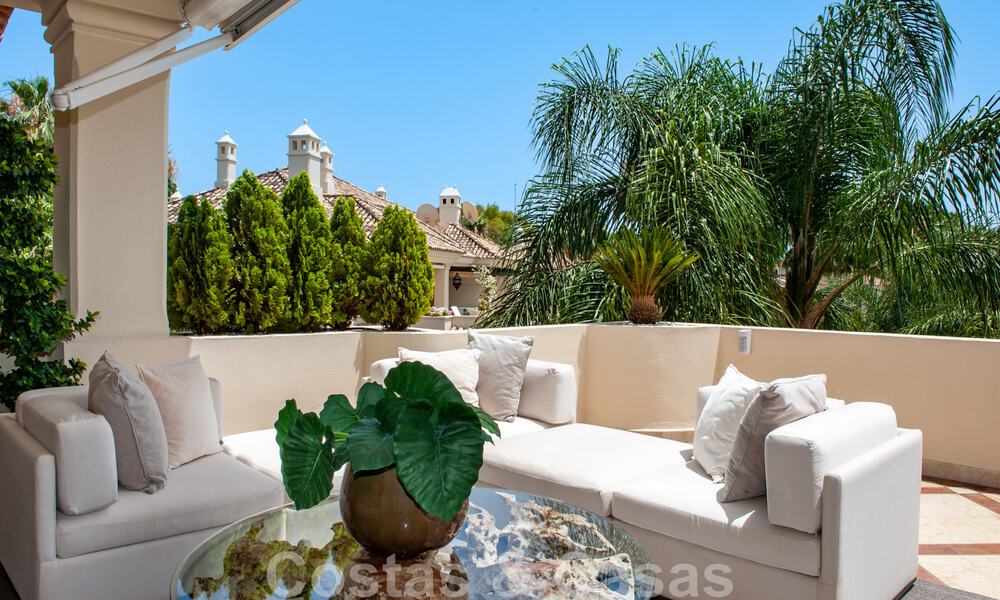 Penthouse de luxe à vendre dans un magnifique complexe de golf en première ligne à Nueva Andalucia, Marbella 42190
