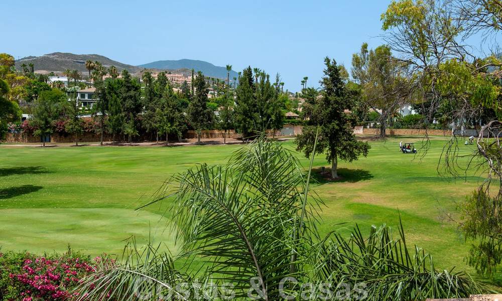 Penthouse de luxe à vendre dans un magnifique complexe de golf en première ligne à Nueva Andalucia, Marbella 42197