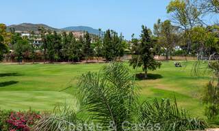 Penthouse de luxe à vendre dans un magnifique complexe de golf en première ligne à Nueva Andalucia, Marbella 42197 