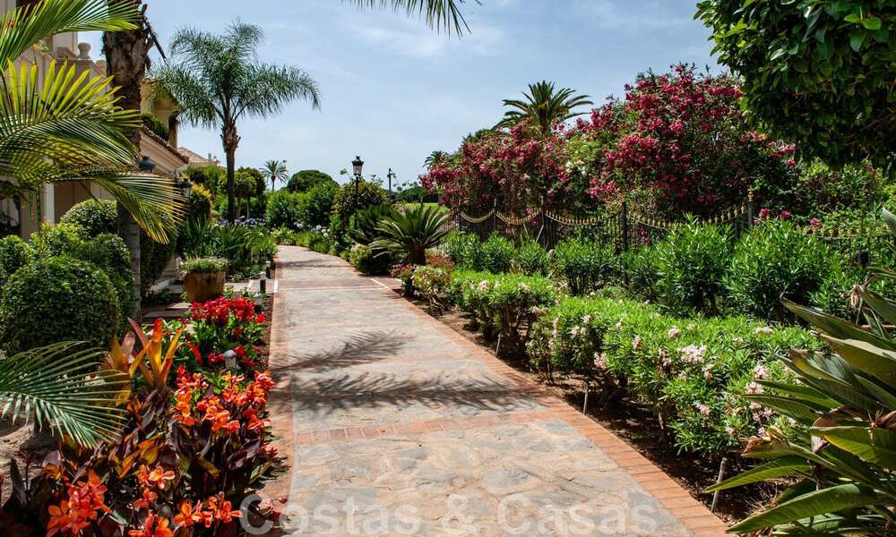 Penthouse de luxe à vendre dans un magnifique complexe de golf en première ligne à Nueva Andalucia, Marbella 42200