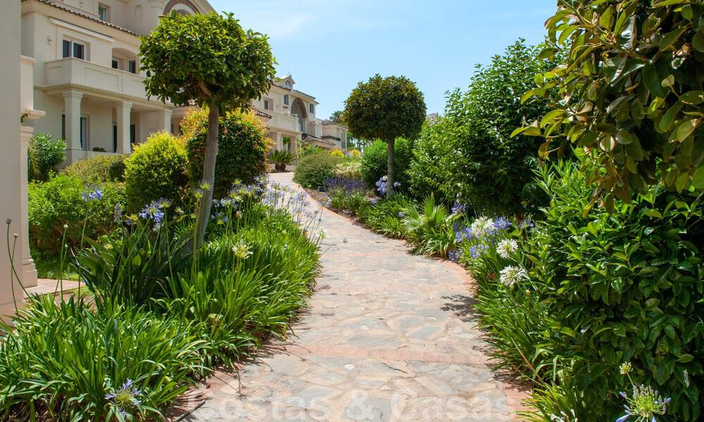 Penthouse de luxe à vendre dans un magnifique complexe de golf en première ligne à Nueva Andalucia, Marbella 42201