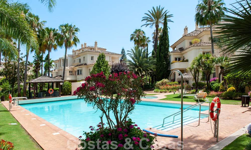 Penthouse de luxe à vendre dans un magnifique complexe de golf en première ligne à Nueva Andalucia, Marbella 42204