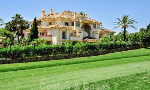 Penthouse de luxe à vendre dans un magnifique complexe de golf en première ligne à Nueva Andalucia, Marbella 42278