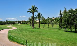 Penthouse de luxe à vendre dans un magnifique complexe de golf en première ligne à Nueva Andalucia, Marbella 42279 
