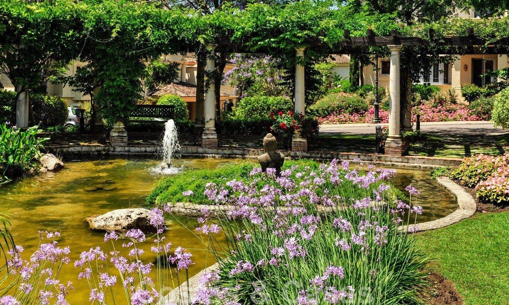 Penthouse de luxe à vendre dans un magnifique complexe de golf en première ligne à Nueva Andalucia, Marbella 42286