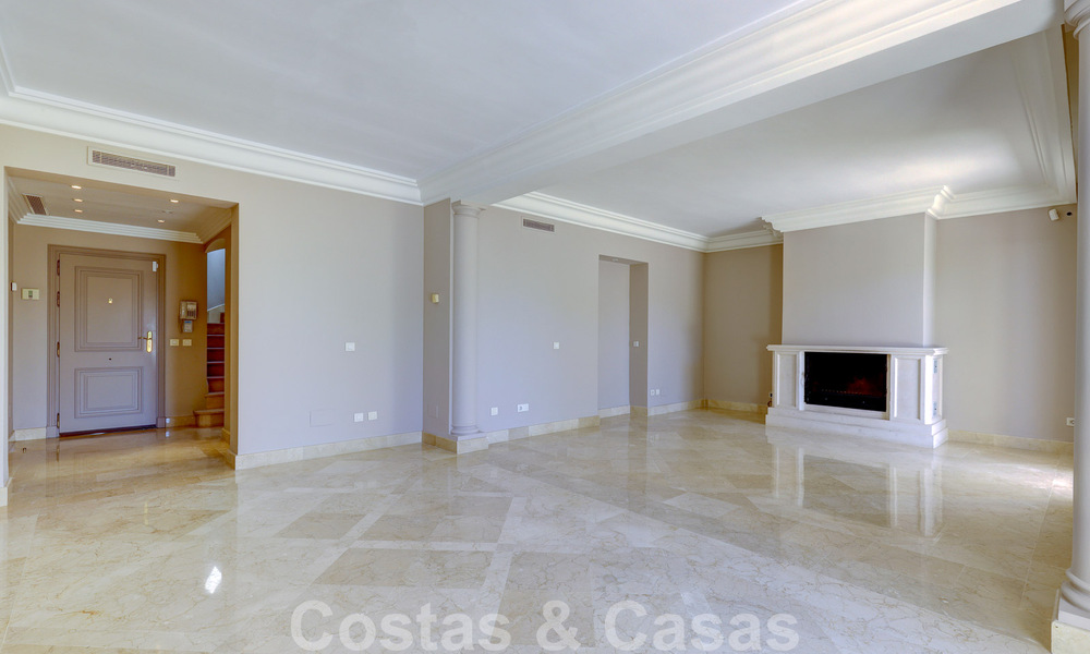Penthouse de luxe à vendre dans un magnifique complexe de golf en première ligne à Nueva Andalucia, Marbella 51662