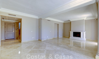 Penthouse de luxe à vendre dans un magnifique complexe de golf en première ligne à Nueva Andalucia, Marbella 51662 