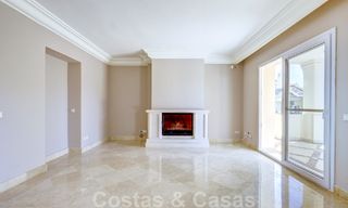 Penthouse de luxe à vendre dans un magnifique complexe de golf en première ligne à Nueva Andalucia, Marbella 51663 