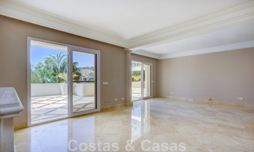 Penthouse de luxe à vendre dans un magnifique complexe de golf en première ligne à Nueva Andalucia, Marbella 51664