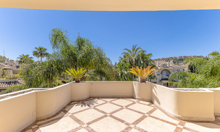 Penthouse de luxe à vendre dans un magnifique complexe de golf en première ligne à Nueva Andalucia, Marbella 51670 