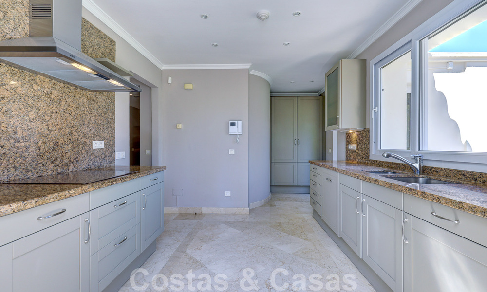 Penthouse de luxe à vendre dans un magnifique complexe de golf en première ligne à Nueva Andalucia, Marbella 51676