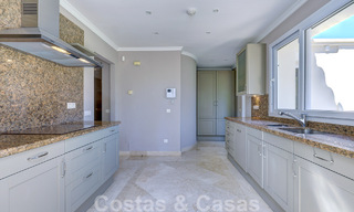 Penthouse de luxe à vendre dans un magnifique complexe de golf en première ligne à Nueva Andalucia, Marbella 51676 