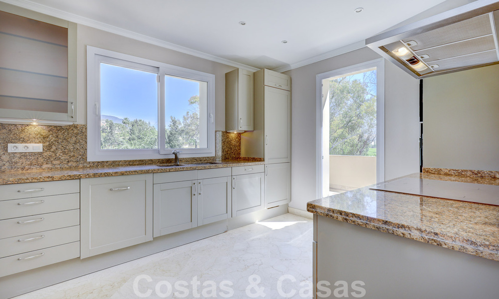 Penthouse de luxe à vendre dans un magnifique complexe de golf en première ligne à Nueva Andalucia, Marbella 51677