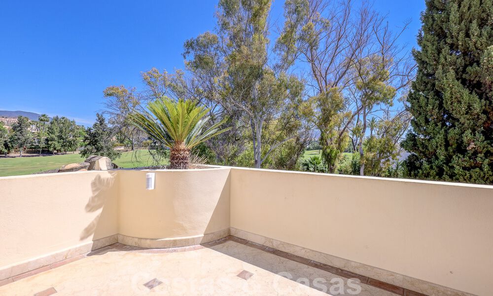 Penthouse de luxe à vendre dans un magnifique complexe de golf en première ligne à Nueva Andalucia, Marbella 51680