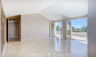 Penthouse de luxe à vendre dans un magnifique complexe de golf en première ligne à Nueva Andalucia, Marbella 51695 