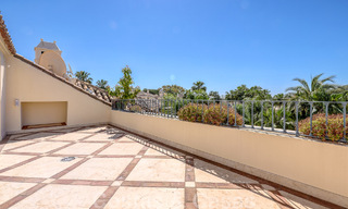 Penthouse de luxe à vendre dans un magnifique complexe de golf en première ligne à Nueva Andalucia, Marbella 51701 