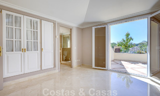 Penthouse de luxe à vendre dans un magnifique complexe de golf en première ligne à Nueva Andalucia, Marbella 51704 