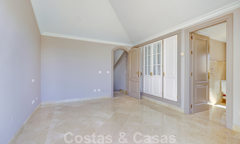 Penthouse de luxe à vendre dans un magnifique complexe de golf en première ligne à Nueva Andalucia, Marbella 51706
