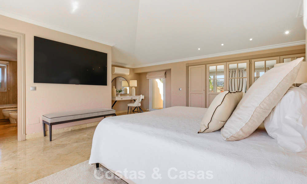 Penthouse de luxe à vendre dans un magnifique complexe de golf en première ligne à Nueva Andalucia, Marbella 796973