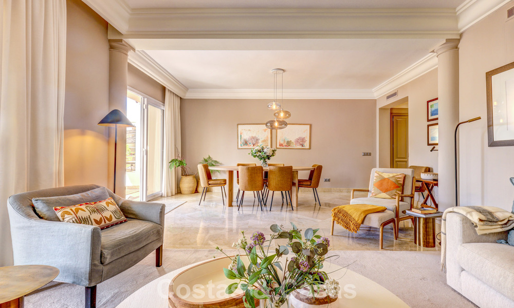 Penthouse de luxe à vendre dans un magnifique complexe de golf en première ligne à Nueva Andalucia, Marbella 796981