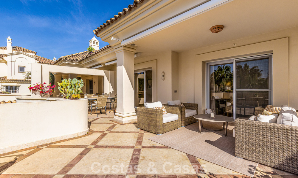 Penthouse de luxe à vendre dans un magnifique complexe de golf en première ligne à Nueva Andalucia, Marbella 796988