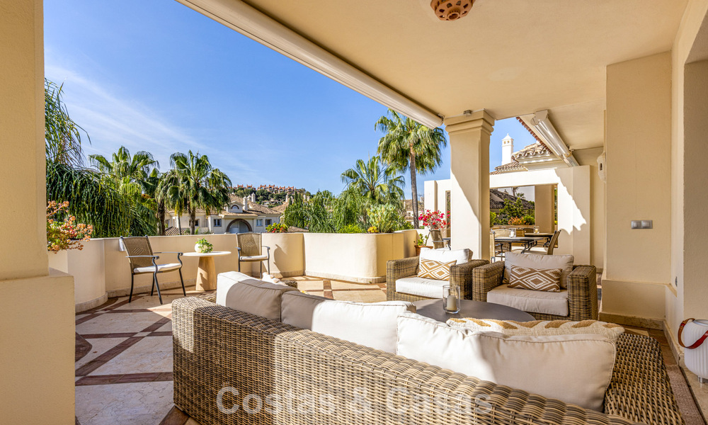 Penthouse de luxe à vendre dans un magnifique complexe de golf en première ligne à Nueva Andalucia, Marbella 796991
