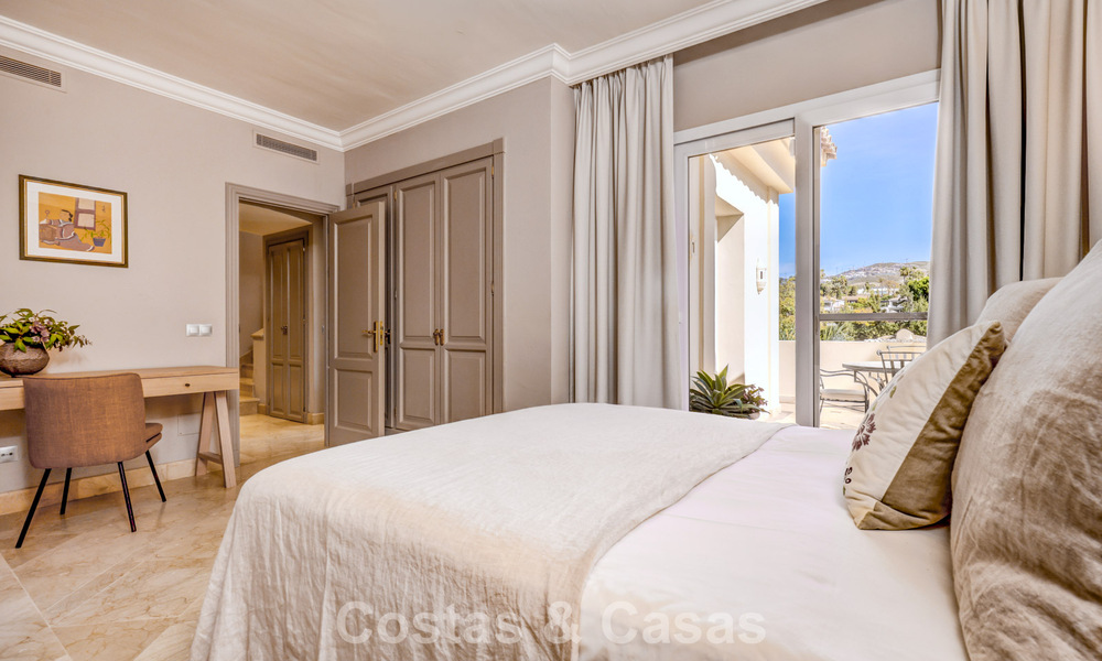 Penthouse de luxe à vendre dans un magnifique complexe de golf en première ligne à Nueva Andalucia, Marbella 796997