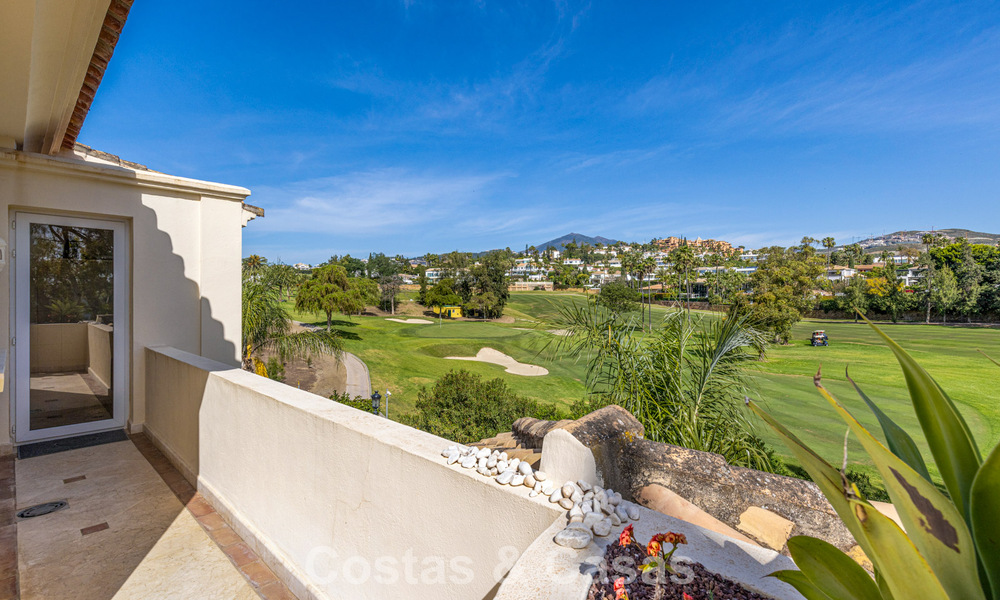 Penthouse de luxe à vendre dans un magnifique complexe de golf en première ligne à Nueva Andalucia, Marbella 797001