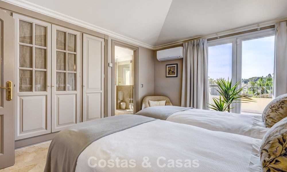 Penthouse de luxe à vendre dans un magnifique complexe de golf en première ligne à Nueva Andalucia, Marbella 797012