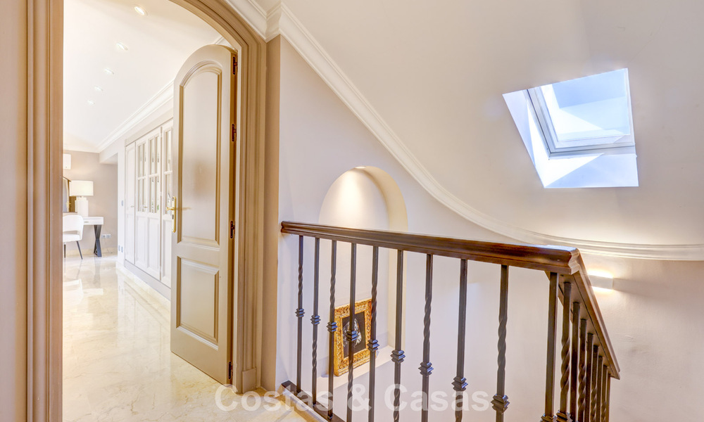 Penthouse de luxe à vendre dans un magnifique complexe de golf en première ligne à Nueva Andalucia, Marbella 797016