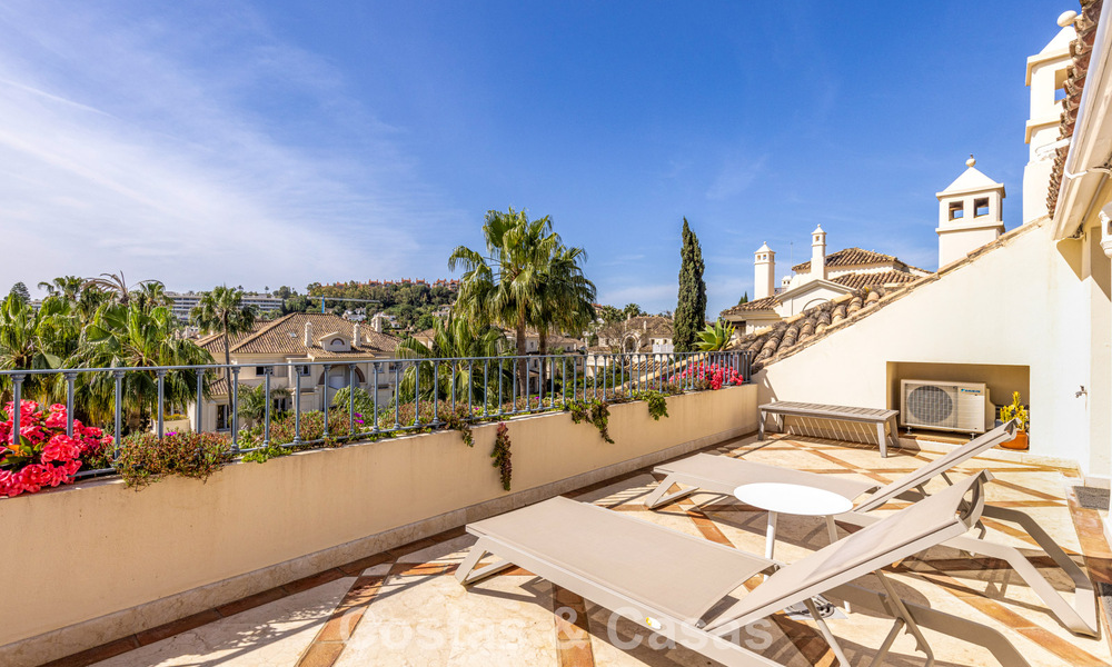 Penthouse de luxe à vendre dans un magnifique complexe de golf en première ligne à Nueva Andalucia, Marbella 797017