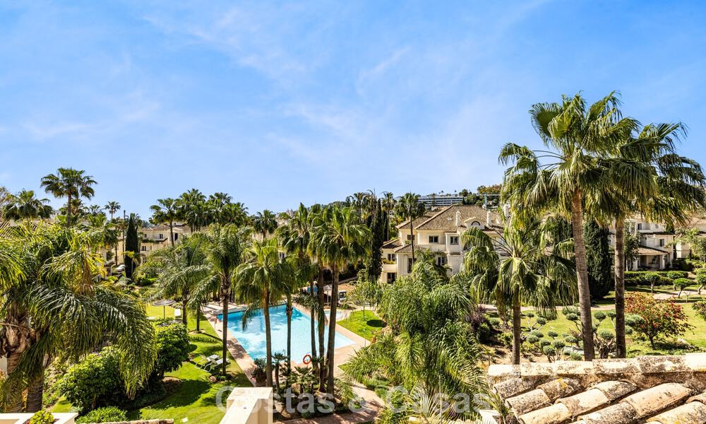 Penthouse de luxe à vendre dans un magnifique complexe de golf en première ligne à Nueva Andalucia, Marbella 797019