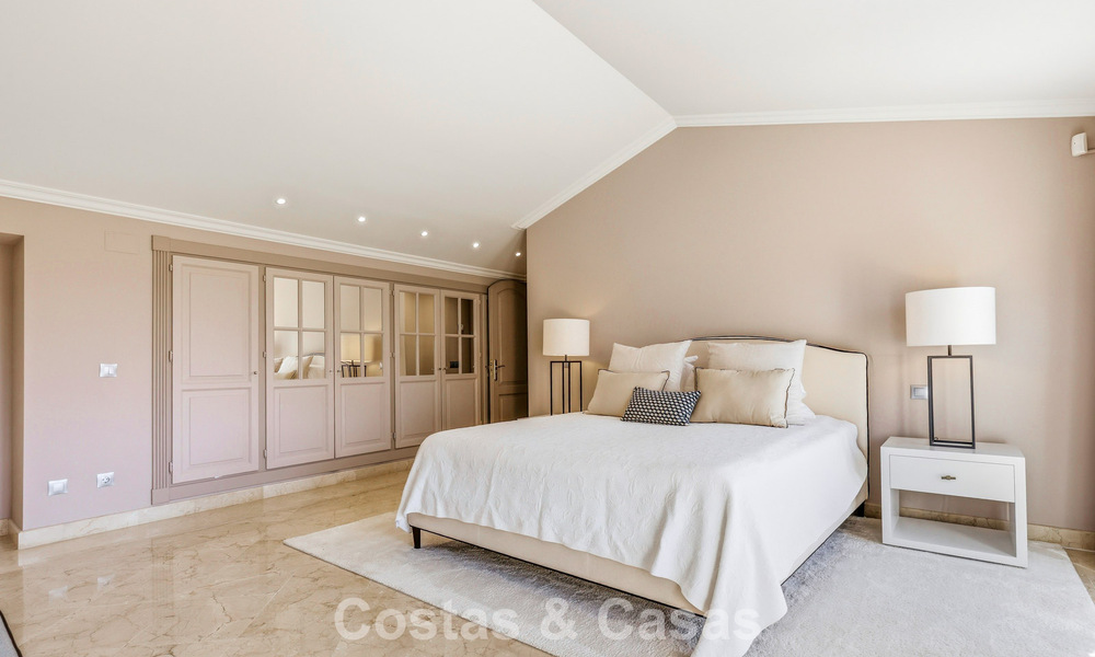Penthouse de luxe à vendre dans un magnifique complexe de golf en première ligne à Nueva Andalucia, Marbella 797023