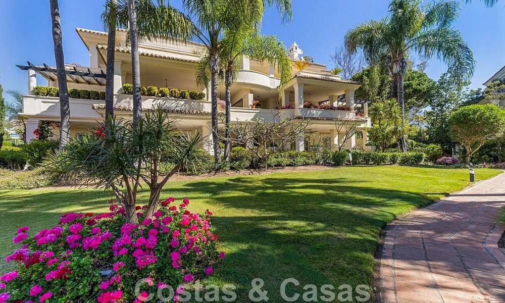 Penthouse de luxe à vendre dans un magnifique complexe de golf en première ligne à Nueva Andalucia, Marbella 797028