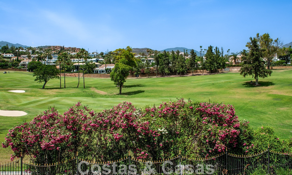 Penthouse de luxe à vendre dans un magnifique complexe de golf en première ligne à Nueva Andalucia, Marbella 797031