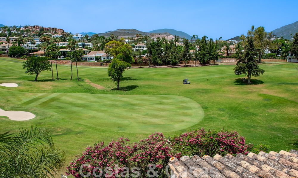 Penthouse de luxe à vendre dans un magnifique complexe de golf en première ligne à Nueva Andalucia, Marbella 797032