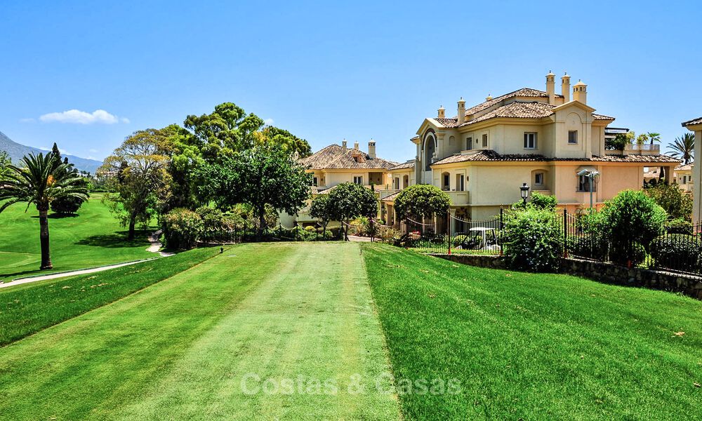 Penthouse de luxe à vendre dans un magnifique complexe de golf en première ligne à Nueva Andalucia, Marbella 797039