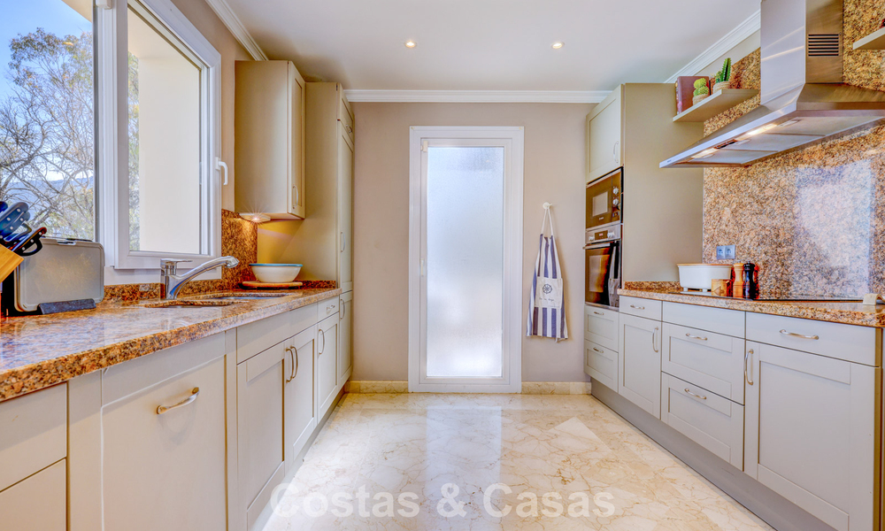Penthouse de luxe à vendre dans un magnifique complexe de golf en première ligne à Nueva Andalucia, Marbella 797052