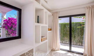 Villa de style méditerranéen rénovée à vendre avec vue sur la mer, dans une communauté surélevée et fermée à Marbella - Benahavis 42886 