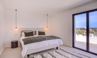 Villa de style méditerranéen rénovée à vendre avec vue sur la mer, dans une communauté surélevée et fermée à Marbella - Benahavis 42887 