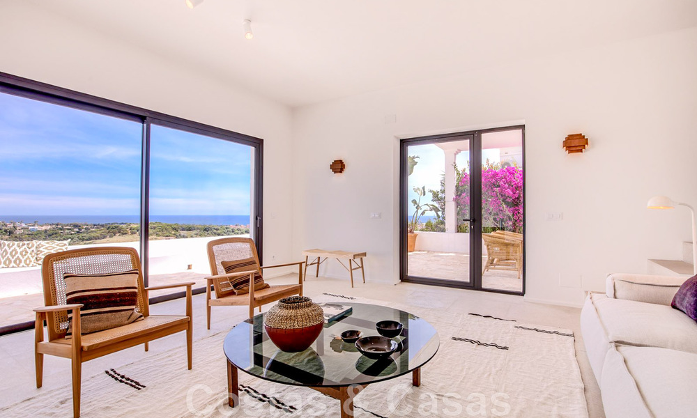 Villa de style méditerranéen rénovée à vendre avec vue sur la mer, dans une communauté surélevée et fermée à Marbella - Benahavis 42894